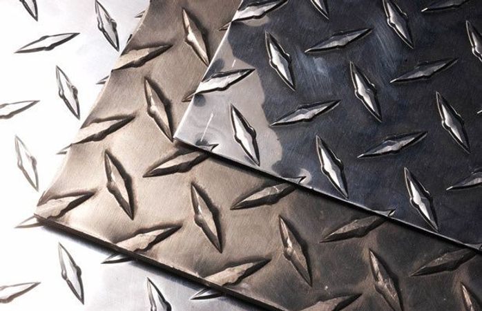 Лист алюминий рифленный, алюминиевый листовой квинтет, с насечками