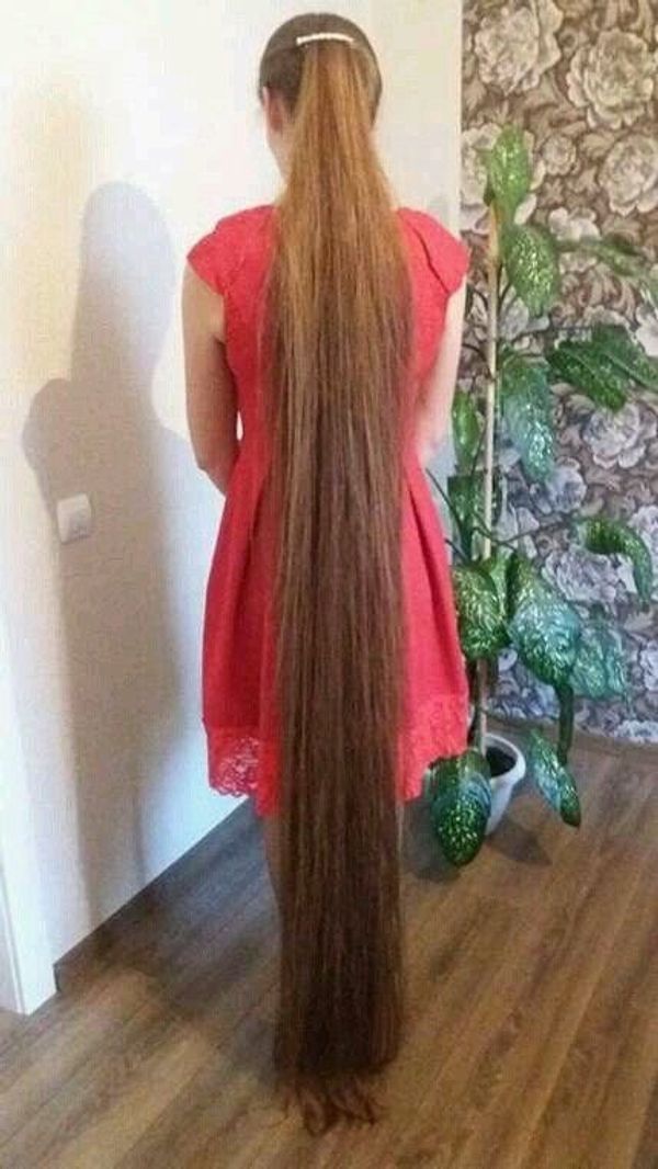 Наша компанія завжди готова купити волосся у Києві ДОРОГО від 35 см.
