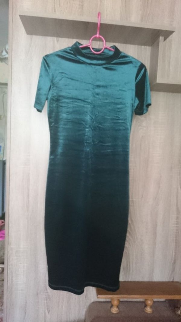 Платье Inditex женское велюровое вечернее 44