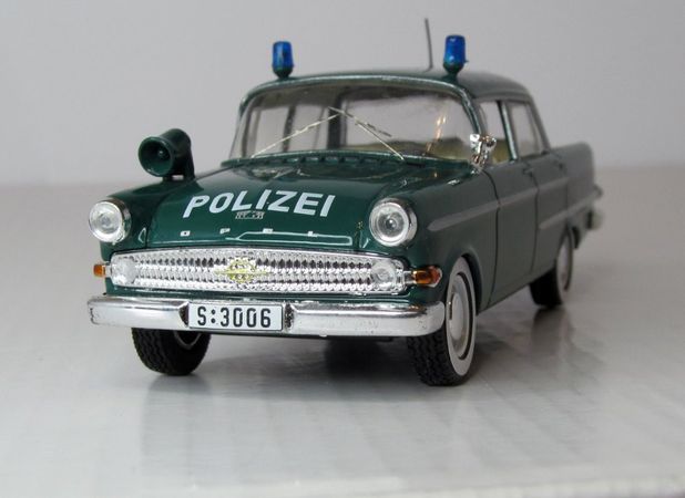 Конверсия авторская Opel Kapitan 1960, фото травление. Полицейские