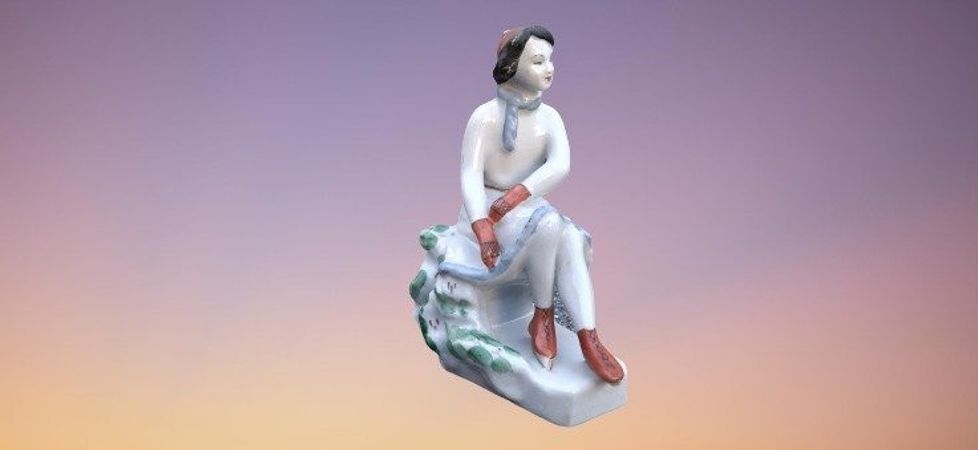 Фарфорова статуетка- Дівчина фігуристка
