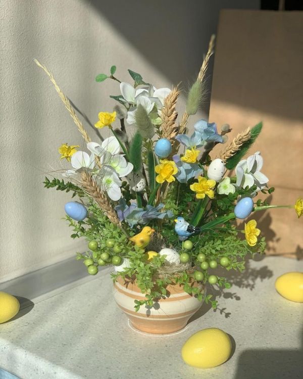 Весняна композиція на стіл