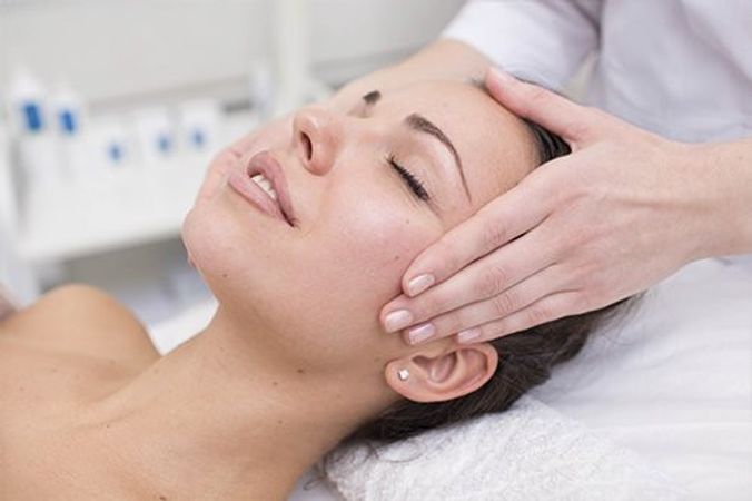 Вакумно-роликовий масаж обличчя