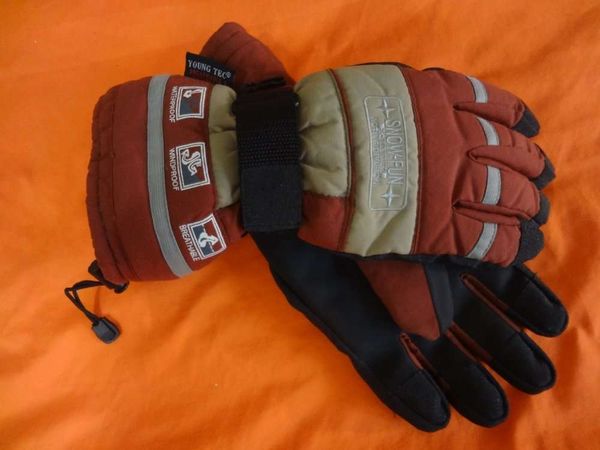Лыжные перчатки фирменные